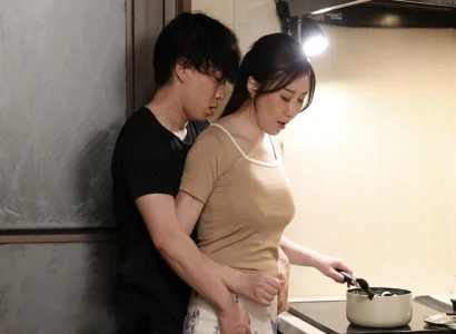 Mẹ kế thỏa mãn cho con chồng