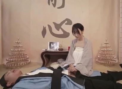Cô nữ tu nhìn thấy vị đạo sĩ bị thương