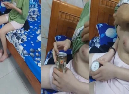 Cô gái mới lớn trong căn phòng nhà nghỉ
