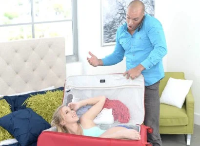 Người mở vali được mở ra